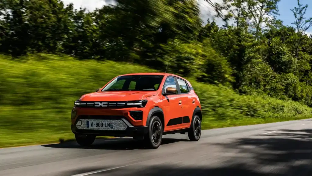 copertina che ritrae una dacia spring rossa